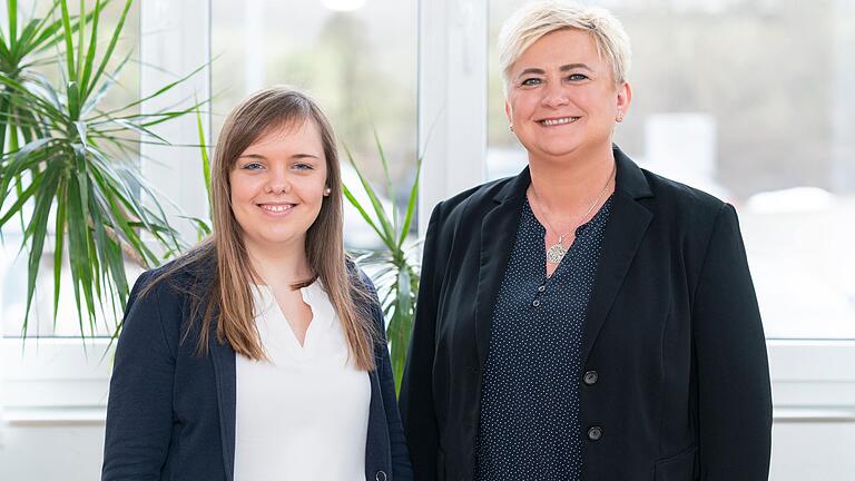 Das Team des Beschwerdemanagements der Haßberg-Kliniken, Anja Engel (links) und Natalja Kruppa, beantwortet am 'Tag des Patienten'&nbsp; Fragen.
