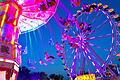Nach zwei Jahren Pause endlich wieder Volksfest: Bunt beleuchtete Fahrgeschäfte und der süßliche Geruch von Zuckerwatte kommen bei Jung und Alt gut an.&nbsp;