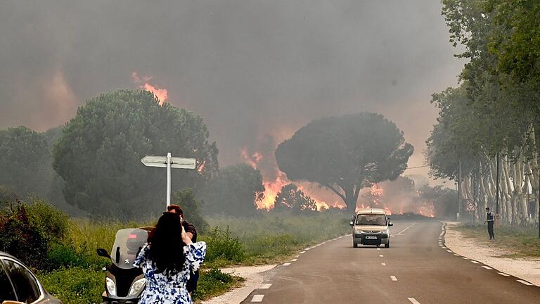 Frankreich.jpeg       -  Camper in Saint-Andre müssen wegen eines Brands evakuiert werden.