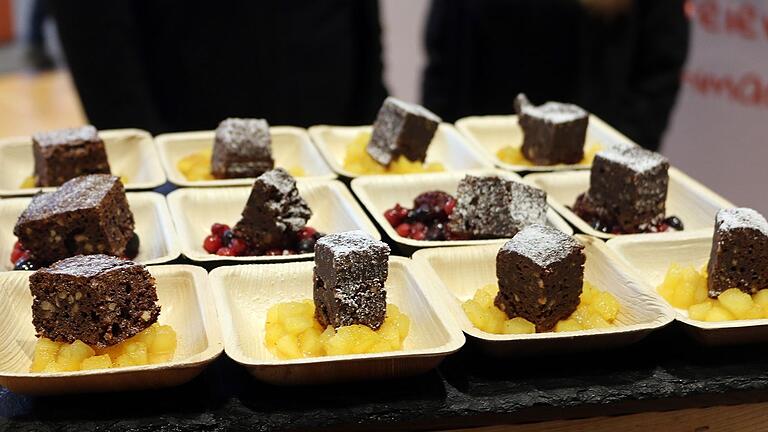 Liebe geht durch den Magen: Ein Frontcooking ist ein echter Hingucker und Gaumenschmaus zugleich. Liebe geht durch den Magen: Ein Frontcooking ist ein echter Hingucker und Gaumenschmaus zugleich.