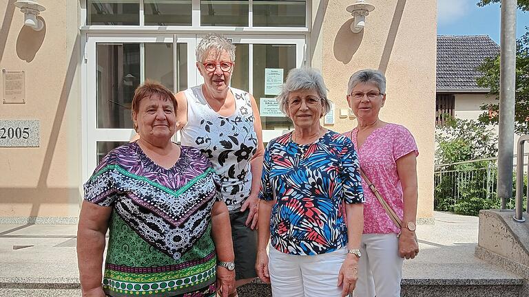 Mitglieder des Teams, die das Kirchenkaffee schon seit langen Jahren betreuen: Erika Brand, Marliese Bürger, Inge Henkel, Brigitte Kalus.