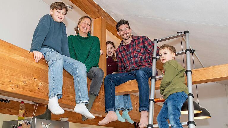Im Sommer 2020 zogen die Bäckers mit ihren drei Kindern als erste Familie in Triefenstein im Gärtnerhaus ein. Im Sommer 2020 zogen die Bäckers mit ihren drei Kindern als erste Familie in Triefenstein im Gärtnerhaus ein.