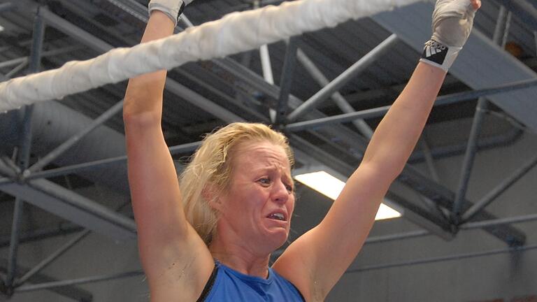 Diana Loichinger zeigte bei den bayerischen Boxmeisterschaften in Würzburg große Emotionen.