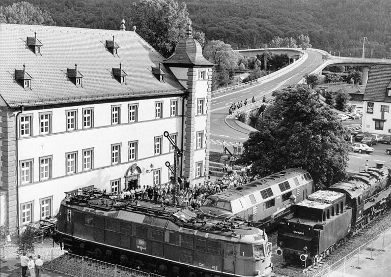 Lokomotiven konnten im Schlosshof bestaunt werden.&nbsp;