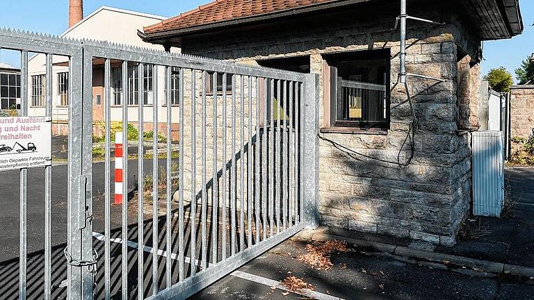 Kein Zutritt für die Öffentlichkeit: Das Gelände der ehemaligen Faulenbergkaserne in der Nürnberger Straße steht nach dem Auszug der US Streitkräfte leer.