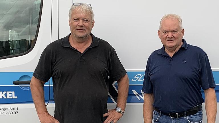 Jürgen Albert (rechts) wurde nach 48 Jahren und zehn Monaten Betriebszugehörigkeit bei Metallbau Kröckel in den Ruhestand verabschiedet. Inhaber Walter Kröckel (links) würdigte die Leistungen seines langjährigen Mitarbeiters. Foto: Julian Kröckel       -  Jürgen Albert (rechts) wurde nach 48 Jahren und zehn Monaten Betriebszugehörigkeit bei Metallbau Kröckel in den Ruhestand verabschiedet. Inhaber Walter Kröckel (links) würdigte die Leistungen seines langjährigen Mitarbeiters. Foto: Julian Kröckel