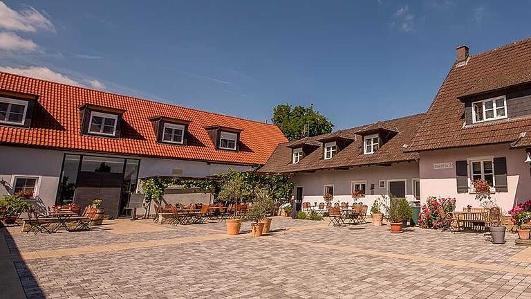 Gemütlich am Ortsrand eingebettet: die Kernweinstube in Seinsheim.