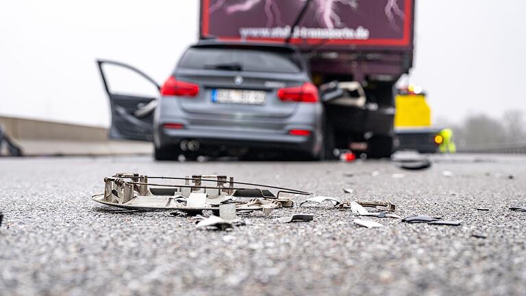Unfall auf der Autobahn bei Regensburg - Glatteis       -  495 Menschen kamen im vergangenen Jahr auf Bayerns Straßen ums Leben. (Archivbild)