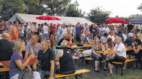 Das Open-Air-Festivals „Rock am Hafen“ in Haßfurt hat zum Auftakt gleich überzeugt. Das Open-Air-Festivals „Rock am Hafen“ in Haßfurt hat zum Auftakt gleich überzeugt.