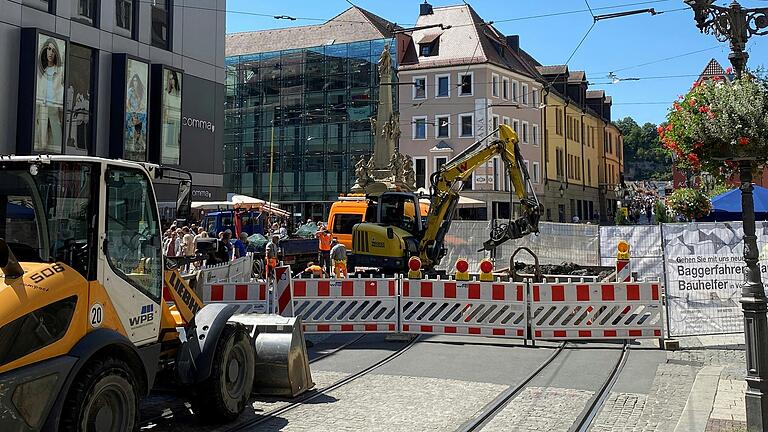 Die große Sommerbaustelle der WVV in der Innenstadt von Würzburg sorgt derzeit für viel Frust bei den Fahrgästen des Unternehmens.