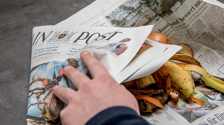 Papiertüten und Zeitungspapier eignen sich gut, um Küchenabfälle einzupacken. Auf sogenannte kompostierbare Plastiktüten sollte man aber verzichten. Sie halten nicht, was sie versprechen. Papiertüten und Zeitungspapier eignen sich gut, um Küchenabfälle einzupacken. Auf sogenannte kompostierbare Plastiktüten sollte man aber verzichten. Sie halten nicht, was sie versprechen.