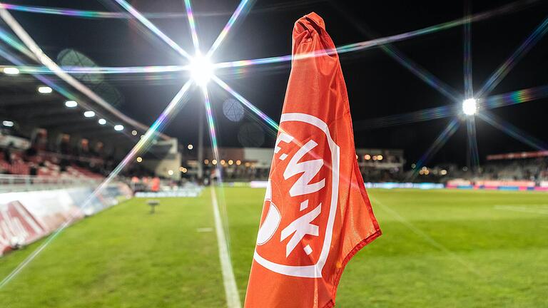 Die Würzburger Kickers melden vor dem Auswärtsspiel beim 1. FC Saarbrücken am Montagabend einen Coronafall im Profikader. Die Würzburger Kickers melden vor dem Auswärtsspiel beim 1. FC Saarbrücken am Montagabend einen Coronafall im Profikader.