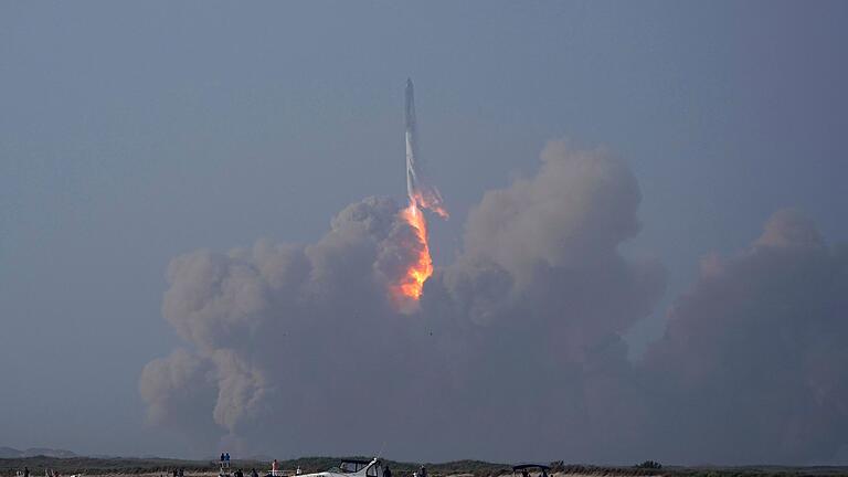 &bdquo;Starship&rdquo; - Explosion       -  Ein großer Raketenstart wirkt nicht nur auf Menschen gewaltig. Auch die Atmosphäre ändert sich dadurch.