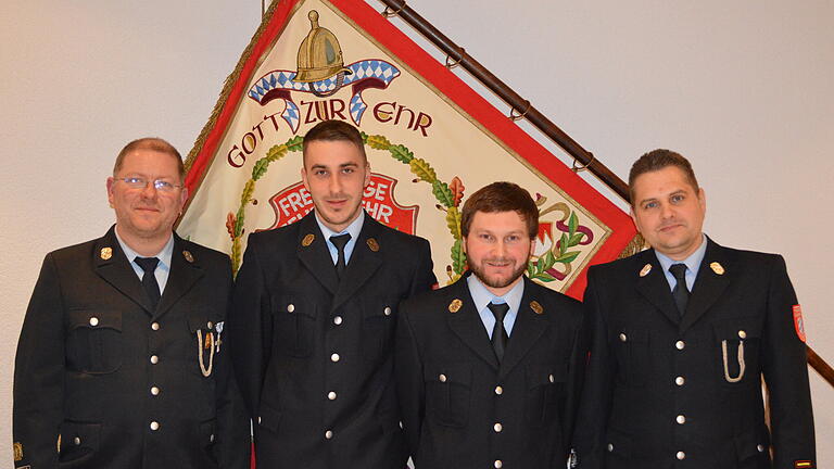 Die Feuerwehr Heßdorf wählte einen neuen Vorsitzenden. Im Bild von links: Steffen Langer, Andreas Fürsch, Maximilan Fella, Christian Ruoff.