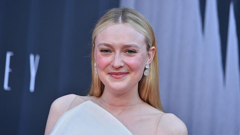 Dakota Fanning       -  Dakota Fanning erinnert sich an &bdquo;sehr unangemessene Fragen&rdquo;, die ihr als Kinderstar gestellt wurden.