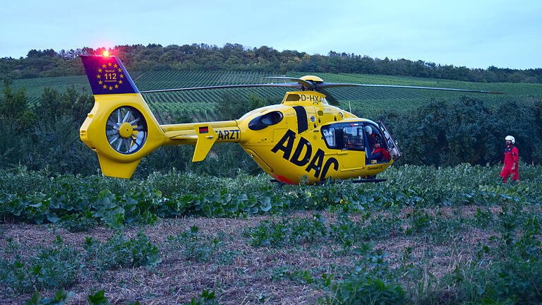 Ein Rettungshubschrauber half bei der Suche. Ein Rettungshubschrauber half bei der Suche.