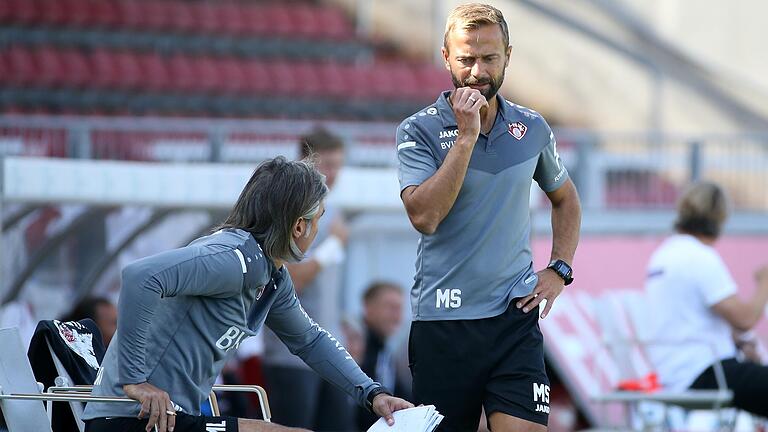 Haben Grund zum Grübeln: Co-Trainer Matthias Lust und Trainer Michael Schiele.