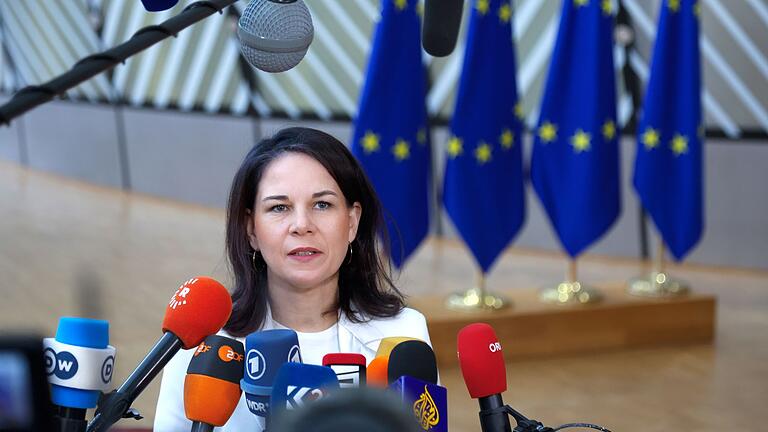 EU-Außenministertreffen       -  Das wird Konsequenzen haben, sagt Baerbock zu Chinas Drohnenhilfe für Russland.