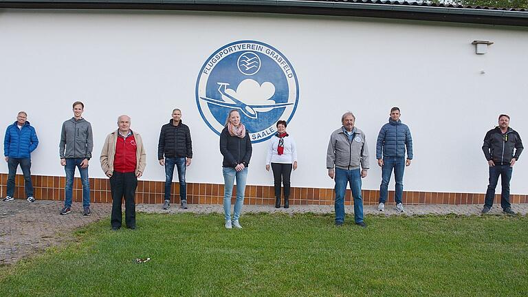 Die neue Vorstandschaft des Flugsportvereins Grabfeld in Saal mit (von links) Ausbildungsleiter Peter Volz, Lukas Schlembach, Norbert Krämer, Joachim Katzer, Julia Nöth, Anita Herrmann, Klaus Herbert, Thomas Lüdtke und Werkstattleiter Kay Hoffmann. Die neue Vorstandschaft des Flugsportvereins Grabfeld in Saal mit (von links) Ausbildungsleiter Peter Volz, Lukas Schlembach, Norbert Krämer, Joachim Katzer, Julia Nöth, Anita Herrmann, Klaus Herbert, Thomas Lüdtke und Werkstattleiter Kay Hoffmann.