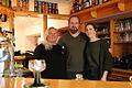 Conny Vierling, Schwiegersohn Jason McKinney und Tochter Saskia Vierling schmeißen das 'Mainstübchen' in der Obertorstraße in Gemünden.