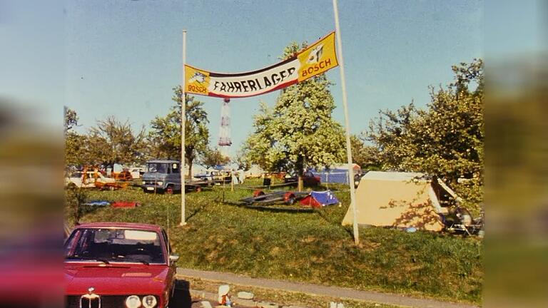 Oben auf dem Berg, oberhalb des heutigen Parkplatzes, war 1976 das Fahrerlager.&nbsp;