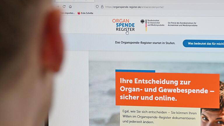 Organspende       -  Die Zahl der Organspenden verharrt in Deutschland auf niedrigem Niveau, wie die Deutsche Stiftung Organtransplantation mitteilte (Archivbild).