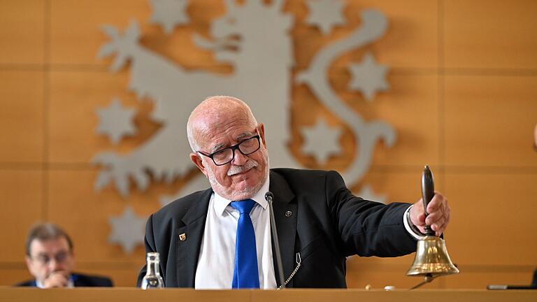 Konstituierende Sitzung des Thüringer Landtags       -  Der AfD-Alterspräsident hielt sich an den Verfassungsgerichtsbeschluss