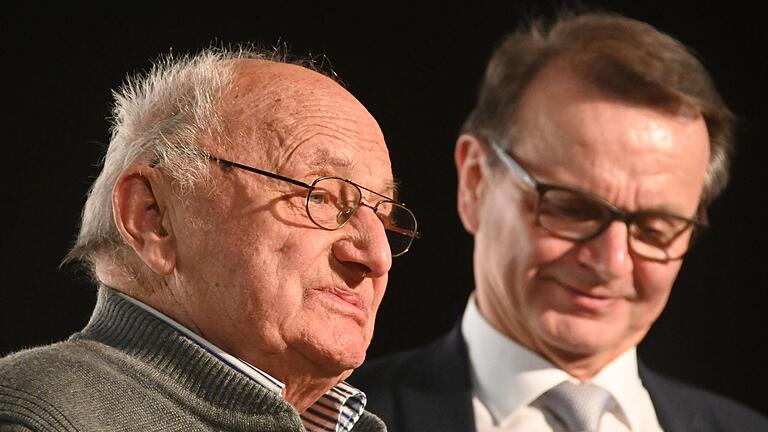 Das Büttharder Original Ferdl Wolpert ließ es sich auch in diesem Jahr nicht nehmen, beim Neujahrsempfang der Gemeinde ein Gedicht vorzutragen. Das Büttharder Original Ferdl Wolpert ließ es sich auch in diesem Jahr nicht nehmen, beim Neujahrsempfang der Gemeinde ein Gedicht vorzutragen.