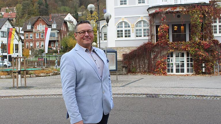 Heribert Übelacker darf ab sofort Eheschließungen vornehmen. - Heribert Übelacker darf ab sofort Eheschließungen vornehmen. Heribert Übelacker darf ab sofort Eheschließungen vornehmen. - Heribert Übelacker darf ab sofort Eheschließungen vornehmen.