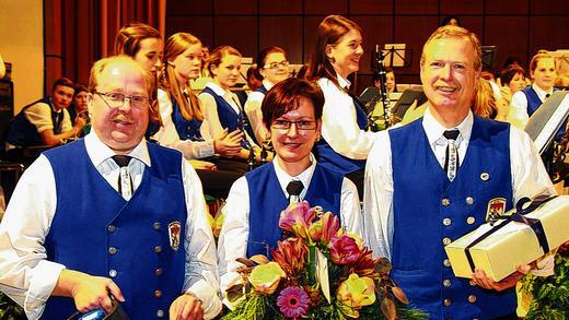 40 Jahre aktiv im Jugendblasorchester Scholz: (von links) Walter Schmitt, Claudia Bienmüller und Reiner Morshäuser.
