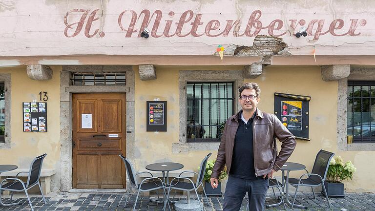 Der Sommerhäuser Architekt Friedrich Staib vor dem denkmalgeschützten 'Miltenberger Haus'.