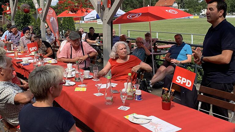 Der Generalsekretär der Bayern-SPD, Arif Tasdelen (rechts), zu Gast beim Sommerfest des SPD-Kreisverbands.