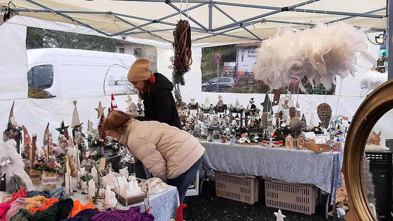 Handwerkliches und Selbstgemachtes gab es auf dem Weihnachtsmarkt der Nüdlinger Werkstatt der Lebenshilfe.       -  Handwerkliches und Selbstgemachtes gab es auf dem Weihnachtsmarkt der Nüdlinger Werkstatt der Lebenshilfe.