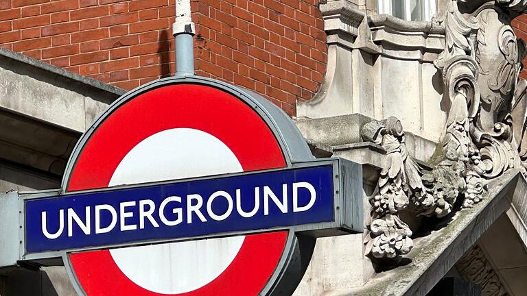 U-Bahn-Station in London       -  An drei Stationen der &bdquo;Tube&rdquo; sind die Ansagen zu hören. (Archivbild)