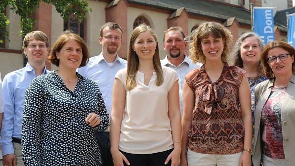 Diese Frauen und Männer wurden von Weihbischof Ulrich Boom mit ihremn Dienst als Gemeinde- und Pastoralreferenten beauftragt. Von links: Pastoralreferent Johannes Reuter, Ausbildungsleiter der Pastoralreferenten, Andreas Kees, Stefanie Krömker, Johannes Dürig, Katharina Simon, Burkhard Pechtl, Isabel Oestreicher, Heike Trapp, Gemeindereferentin Roswitha Schuhmann, Ausbildungsleiterin der Gemeindereferenten, und Florian Meier.