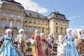 Barocke Tänzer: Eröffnet wird der Wernecker Kulturfrühling am 14. März mit einer Barock-Gala im Schloss, bei der auch die Barockformation der Schweinfurter Hans-Sachs-Gruppe Tanzszenen bietet, hier beim Schlossparkfest Werneck.