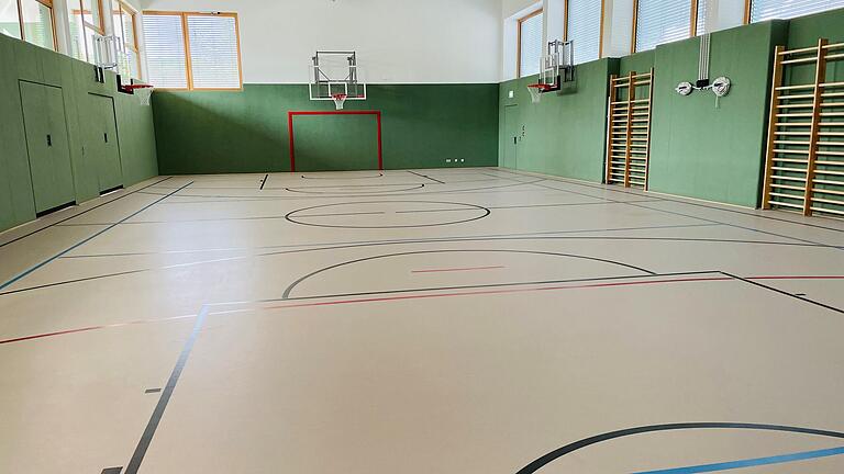 Die neue, lichtdurchflutete, barrierefreie und modern ausgestattete Turnhalle der Grundschule Fladungen. Die neue, lichtdurchflutete, barrierefreie und modern ausgestattete Turnhalle der Grundschule Fladungen.