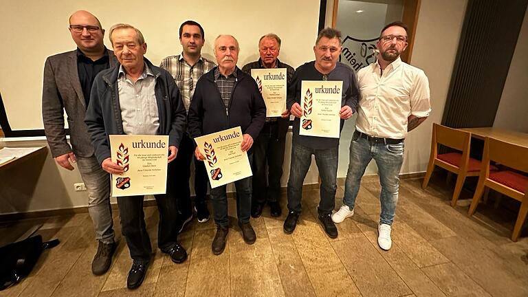 Auf dem Foto von links: 1. Bürgermeister Tobias Seufert, Günther Dorst (60 Jahre), Maximilian Seufert (2. Vorsitzender), Josef Karl (60 Jahre), Winfried Zimmer (60 Jahre), Norbert Seufert (50 Jahre), Alexander Sawade (1. Vorsitzender).