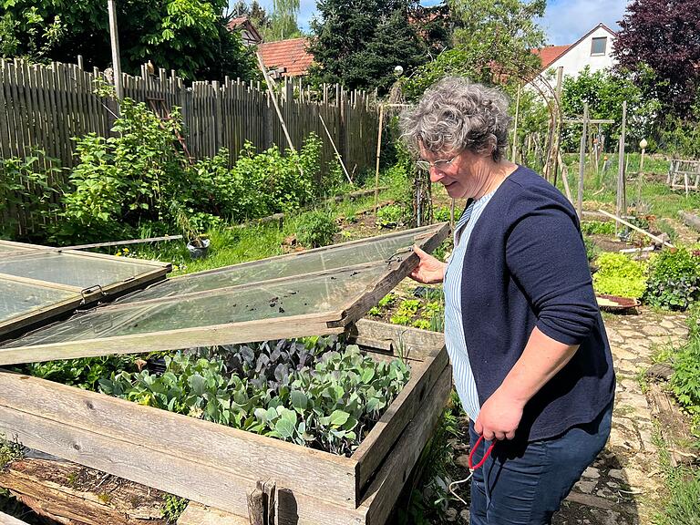 Bodenwachstum, Kompostierung, Mulchen und Wasserhaushalt:
Regelmäßig finden Gartenseminare bei Christina und Christoph Fallenbacher in Kleinmünster statt. Bodenwachstum, Kompostierung, Mulchen und Wasserhaushalt:
Regelmäßig finden Gartenseminare bei Christina und Christoph Fallenbacher in Kleinmünster statt. 
