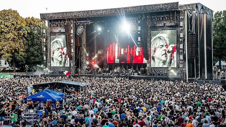 Im Sommer 2013 kamen gut 20.000 Fans in das ausverkaufte Sachs-Stadion zu einem Konzert der Toten Hosen.