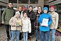 Die Gewinner bei der Prämierung: Unser Bild zeigt (von links, hinten) Bürgermeister Jan Marberg, die Stadträtinnen Karin Ott und Heike Greenberg-Kremser, die Lehrkräfte Katja Dittmayer, und Juliane Leimbach sowie (vorne) die Schülerinnen und Schül...       -  Die Gewinner bei der Prämierung: Unser Bild zeigt (von links, hinten) Bürgermeister Jan Marberg, die Stadträtinnen Karin Ott und Heike Greenberg-Kremser, die Lehrkräfte Katja Dittmayer, und Juliane Leimbach sowie (vorne) die Schülerinnen und Schüler der Mittelschule, Marvin, Lilly und Lennard.