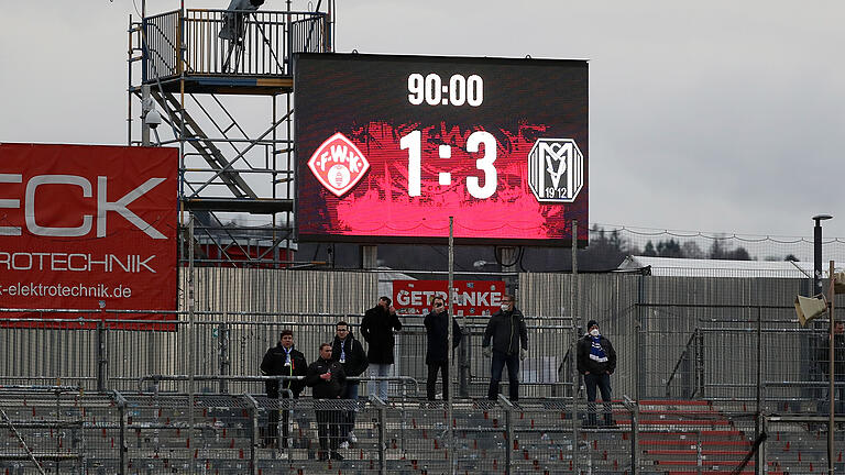 Die Würzburger Kickers verlieren gegen den SV Meppen mit 1:3. Die Würzburger Kickers verlieren gegen den SV Meppen mit 1:3.
