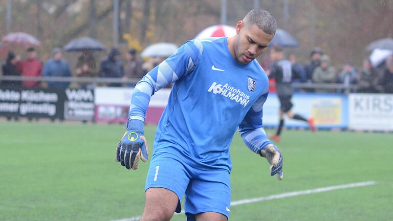 Torhüter Marvin Fischer-Vallecilla vom TSV Karlburg kassierte im Landesliga-Nachholspiel in Mönchröden eine Zehn-Minuten-Zeitstrafe.