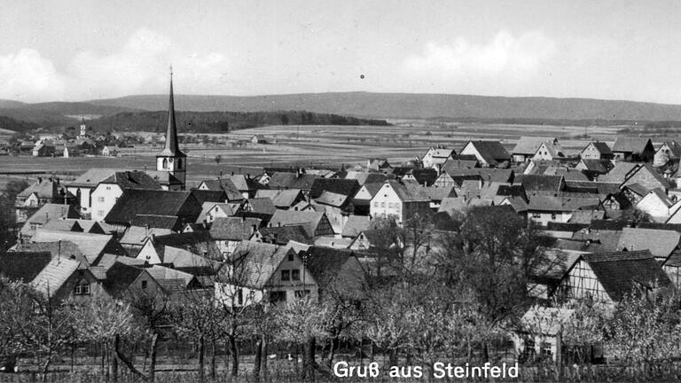 Steinfeld mit Blick auf Hausen und auf die Anhöhe bei Mariabuchen, Postkarte um 1960. Als Steinfeld zum Großherzoglich-badischen Amt gehörte, war es umgeben von den Nachbardörfern Hausen, Rohrbach, Stadelhofen und Urspringen, die alle zum Großherzogtum Würzburg gehörten.