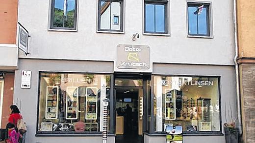 Gelungene Abweichung: Diese (genehmigte) Werbetafel entspricht zwar nicht der Gestaltungssatzung fügt sich nach Meinung des Architekten Markus Uhl jedoch wie die gesamte neue Fassade durchaus angenehm ein. Gelungene Abweichung: Diese (genehmigte) Werbetafel entspricht zwar nicht der Gestaltungssatzung fügt sich nach Meinung des Architekten Markus Uhl jedoch wie die gesamte neue Fassade durchaus angenehm ein.