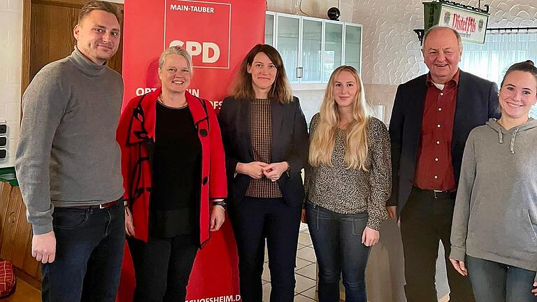 Dorothea Kliche-Behnke, stellvertretende Vorsitzende der Landes-SPD und der Landtagsfraktion war Gast beim Kreisparteitag der SPD (von links): Julian Zwerger (im Kreisvorstand), Anja Lotz (stellvertretende Kreisvorsitzende), Dorothea Kliche-Behnke, Xenia Heckmann (im Kreisvorstand), Kreisvorsitzender Thomas Kraft und Lena Brand (im Kreisvorstand). Dorothea Kliche-Behnke, stellvertretende Vorsitzende der Landes-SPD und der Landtagsfraktion war Gast beim Kreisparteitag der SPD (von links): Julian Zwerger (im Kreisvorstand), Anja Lotz (stellvertretende Kreisvorsitzende), Dorothea Kliche-Behnke, Xenia Heckmann (im Kreisvorstand), Kreisvorsitzender Thomas Kraft und Lena Brand (im Kreisvorstand).