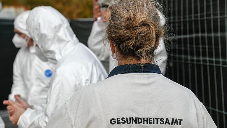 19 Personen wurden seit gestern in Stadt und Landkreis Würzburg positiv auf das Coronavirus getestet, teilt das Landratsamt Würzburg mit.