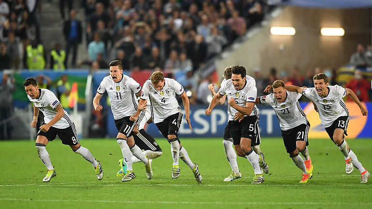 Halbfinaleinzug       -  Deutschland gewinnt nach Elfmeterschießen und zieht ins Halbfinale ein. Foto: Federico Gambarini