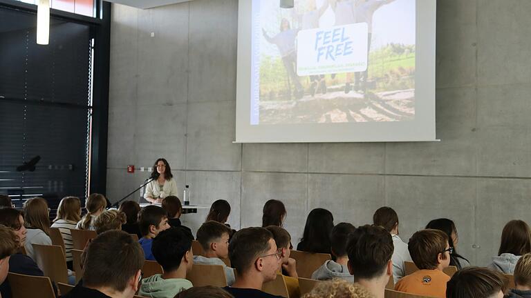 Am Anfang des Schuljahres finden die FEEL FR.E.E.-Informationsveranstaltungen in den Schulen statt.