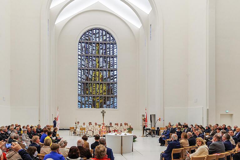 Die gerade erst renovierte St.-Anton-Kirche in Schweinfurt hat bereits eine Mischnutzung. Ihr Bestand dürfte gesichert sein.